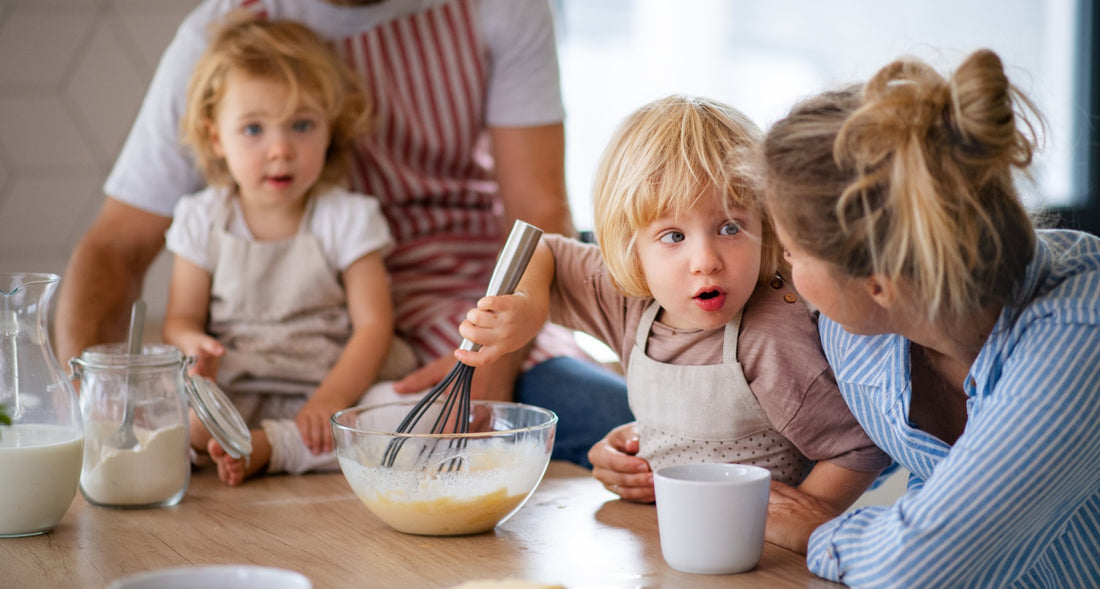Recettes Montessori : 5 Idées de Recettes Faciles à Réaliser avec votre Enfant grâce à la Tour d’Observation, selon son Âge - Monti Family