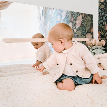 Miroir mural Montessori avec barre d'appui - Monti Family